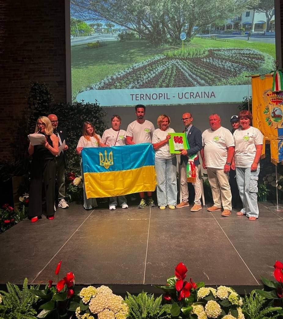 Міжнародна виставка флористичного мистецтва під відкритим небом у місті Червія