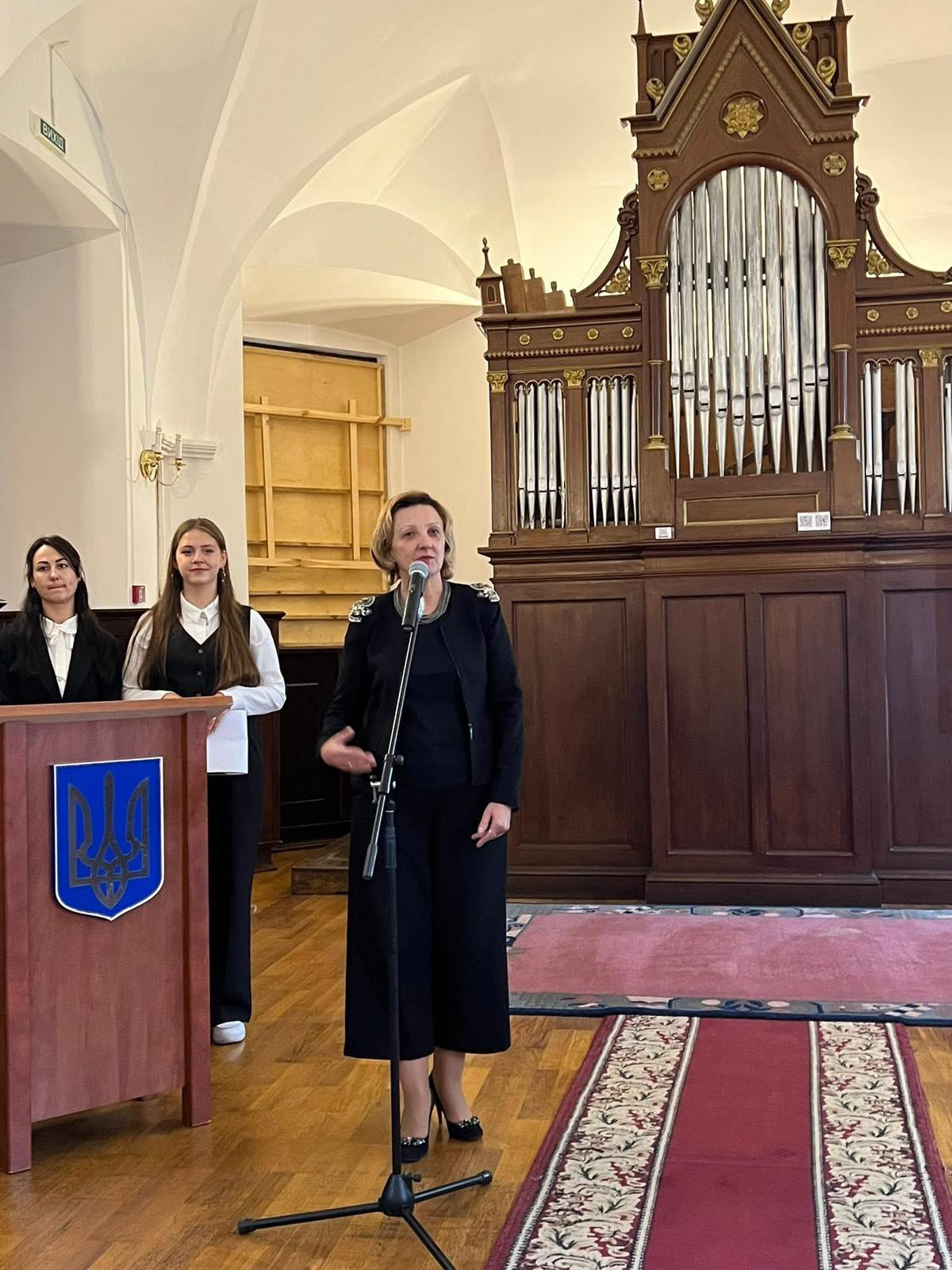 Посвята у першокурсники здобувачів освіти, які обрали професії «Агент з організації туризму, адміністратор» та «Майстер готельного обслуговування, адміністратор».